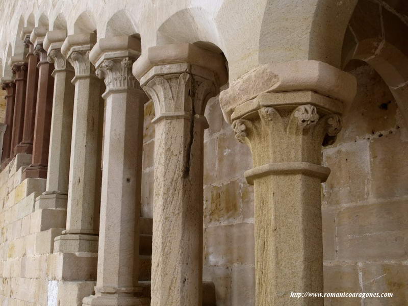 DETALLE DE LA ESCALERA DEL LECTOR